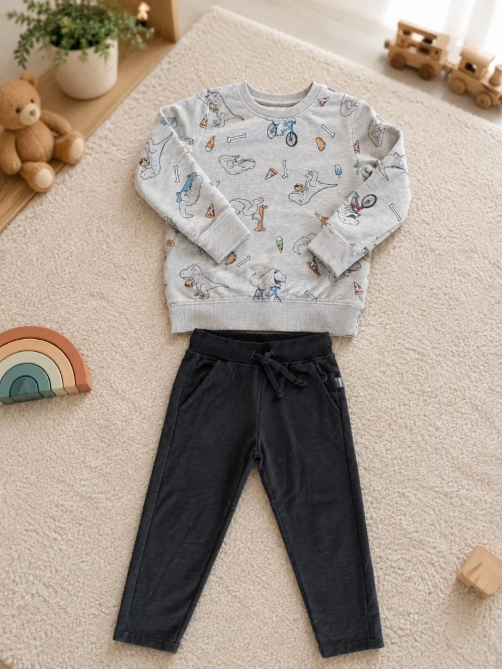 Boys Size 5 Dinosaur Sweatshirt & Pants 3-Piece Bundle
